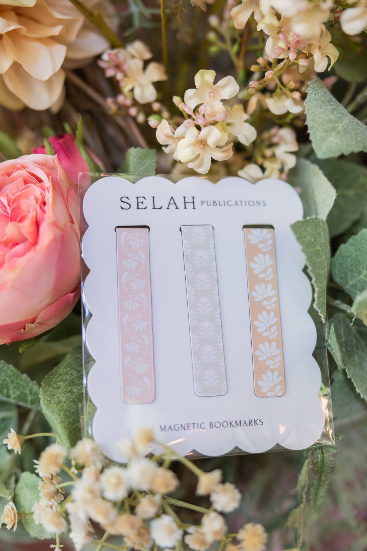 Magnetic Bookmark: The Daisy Design