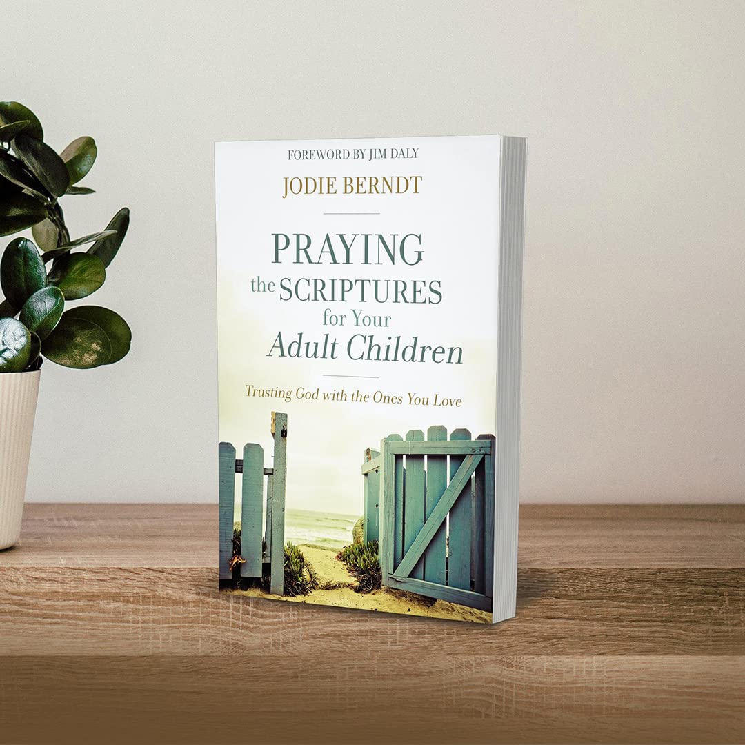 Praying the Scriptures for Your Adult Children: Trusting God with the Ones You Love - Jodie Berndt (Paperback)