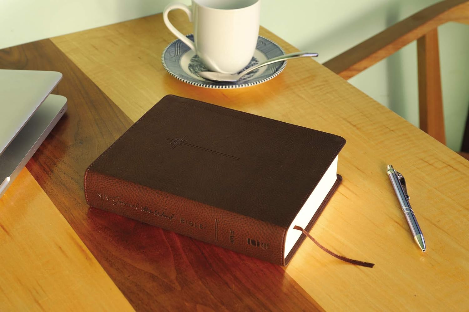NIV, Journal the Word Bible (Perfect for Note-Taking), Leathersoft, Brown, Red Letter, Comfort Print: Reflect, Take Notes, or Create Art Next to Your Favorite Verses