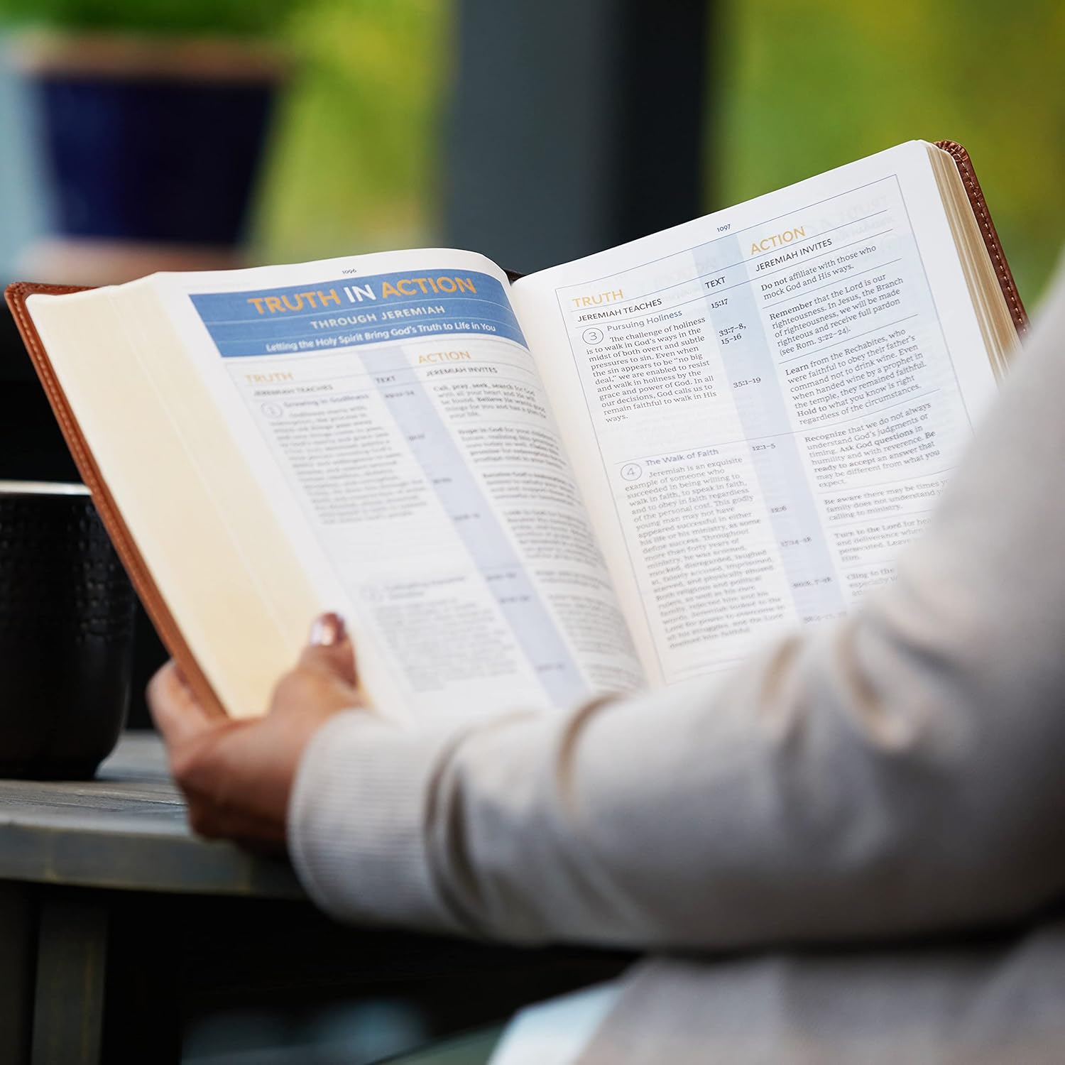 NKJV, Spirit-Filled Life Bible, Third Edition, Leathersoft, Brown, Red Letter, Comfort Print: Kingdom Equipping Through the Power of the Word