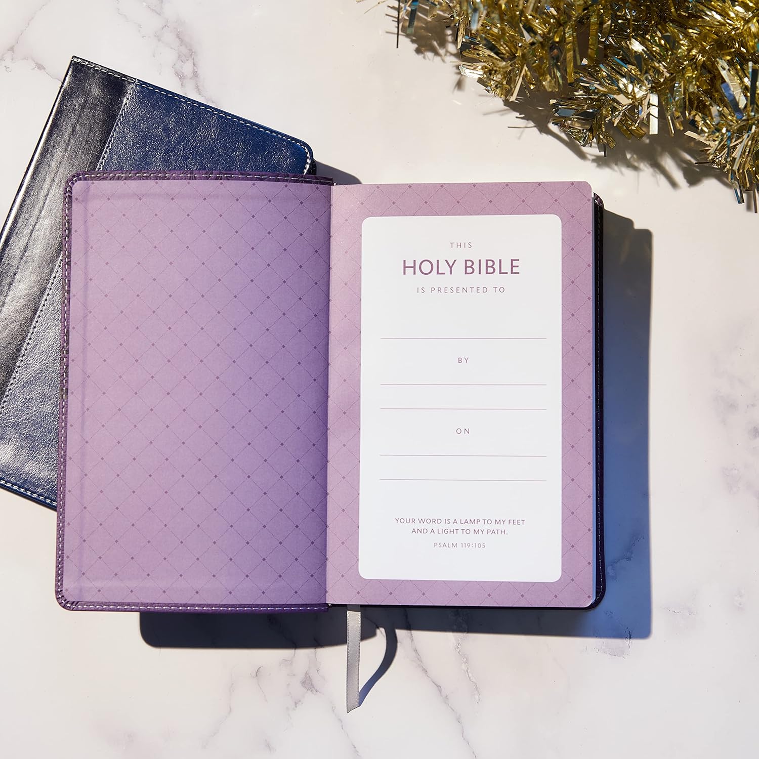 NKJV, Deluxe Gift Bible, Leathersoft, Tan, Red Letter, Comfort Print: Holy Bible, New King James Version