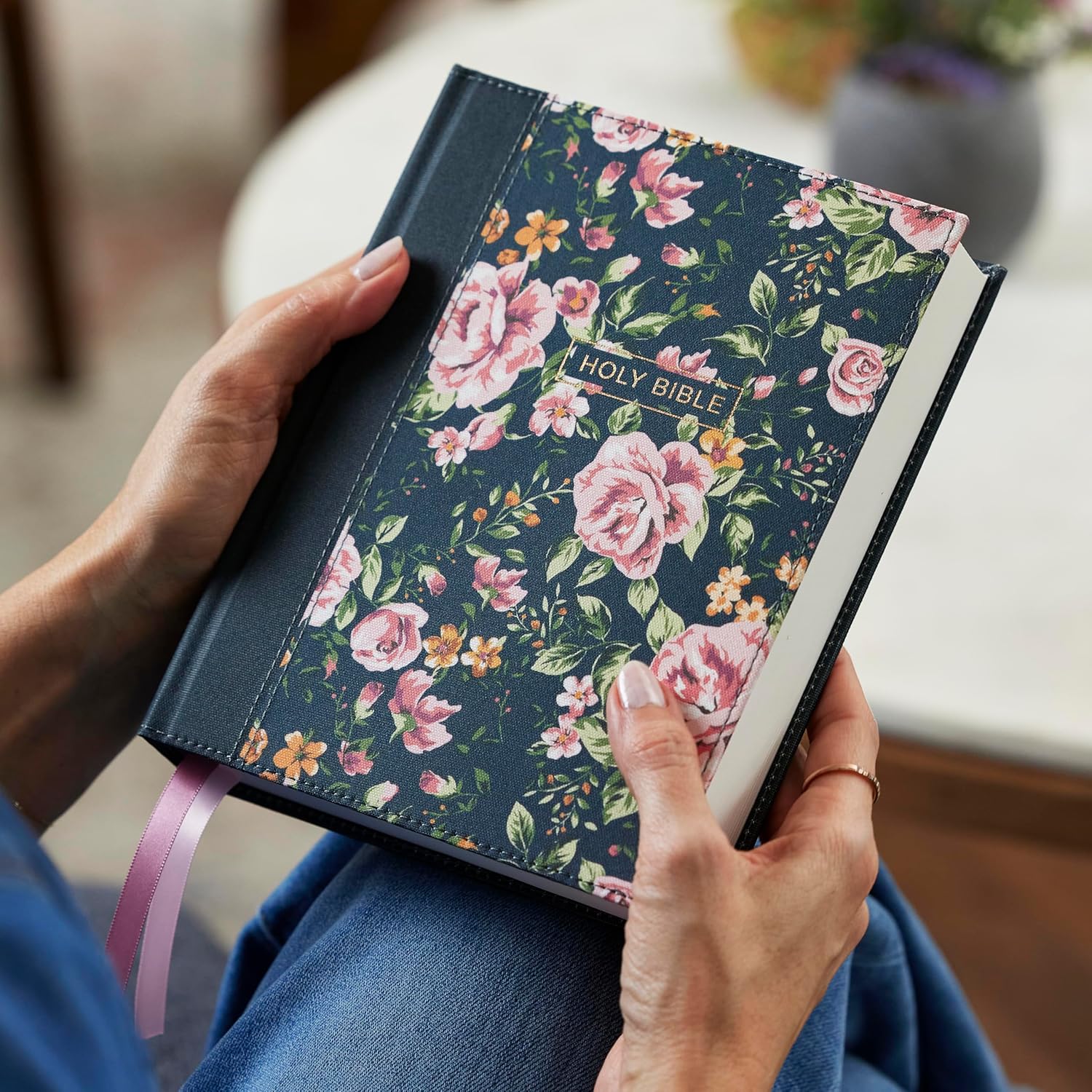 NKJV, Journal the Word Bible, Cloth over Board, Blue Floral, Red Letter, Comfort Print: Reflect, Journal, or Create Art Next to Your Favorite Verses