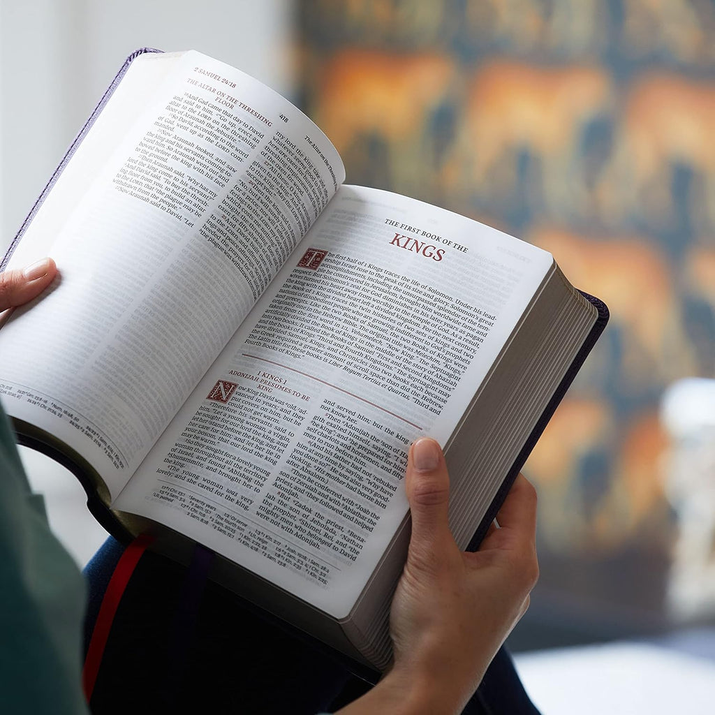 NKJV, Personal Size Reference Bible, Sovereign Collection, Leathersoft, Brown, Red Letter, Comfort Print: Holy Bible, New King James Version