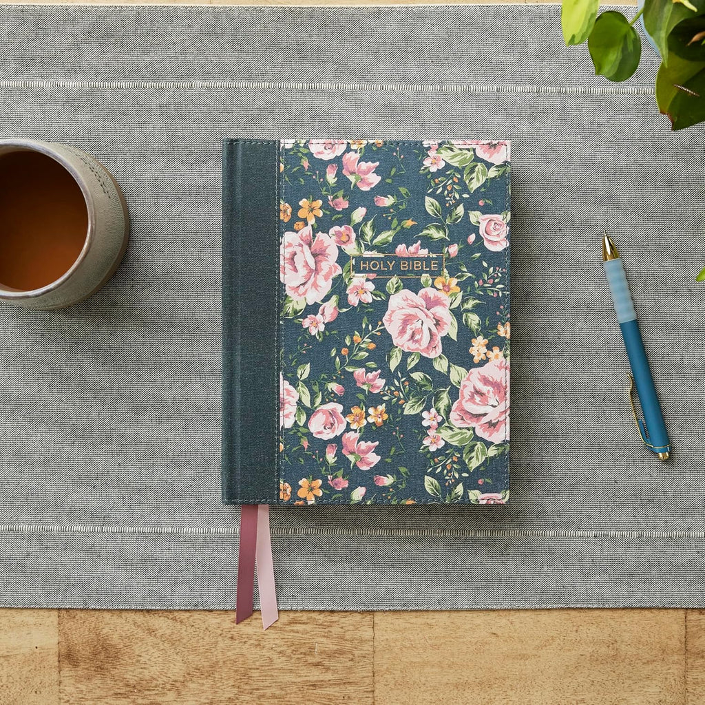 NKJV, Journal the Word Bible, Cloth over Board, Blue Floral, Red Letter, Comfort Print: Reflect, Journal, or Create Art Next to Your Favorite Verses